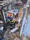 UPDATE - Explozie neurmată de incendiu într-o localitate din Prahova / Un bărbat de 86 de ani a suferit arsuri, fiind intubat / 8 butelii, legate în serie pentru a alimenta centrala termică - FOTO