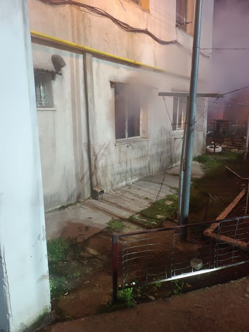 Tulcea - Incendiu într-un apartament situat la parterul unui bloc. Cele două persoane aflate în locuinţă au decedat - FOTO