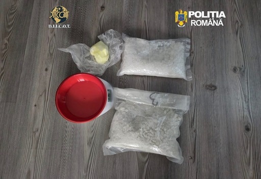 Doi bărbaţi, arestaţi pentru trafic de droguri de mare risc. Drogurile, vândute pe raza judeţului Cluj. Unul dintre suspecţi e anchetat şi în alt dosar - FOTO
