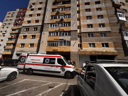 UPDATE - Scandal în judeţul Argeş, după ce un copil de 12 ani a murit, căzând de la etajul 4 al unei locuinţe de tip familial aflate în subordinea DASPC/ Principala ipoteză e că băiatul, ajuns în grija statului din cauza familiei abuzive, s-a sinucis
