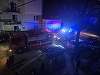Puternic incendiu într-un bloc din Sighetu Marmaţiei – Flacără şi degajări mari de fum la nivelul tablourilor electrice pe trei etaje ale imobilului / Peste 80 de persoane s-au evacuat / O femeie şi un copil au primit îngrijiri medicale

