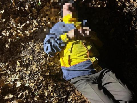 Vârstnic salvat noaptea trecută din zona împădurită a cartierului braşovean Noua/ Bătrânul, care avea probleme medicale, a fost găsit în stare de şoc, dar conştient/ Salvatorii au folosit inclusiv o dronă cu termoviziune - FOTO