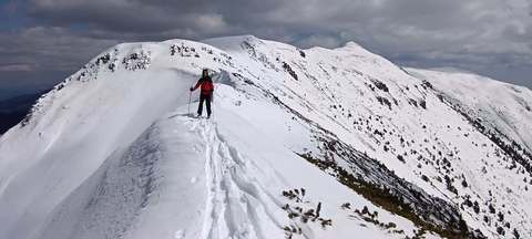 Salvamontiştii avertizează că în zona montană înaltă sunt în continuare condiţii de iarnă - Zăpada persistentă şi temperaturile scăzute pot transforma ascensiunile montane în activităţi riscante fără echipament adecvat