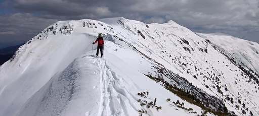 Salvamontiştii avertizează că în zona montană înaltă sunt în continuare condiţii de iarnă - Zăpada persistentă şi temperaturile scăzute pot transforma ascensiunile montane în activităţi riscante fără echipament adecvat