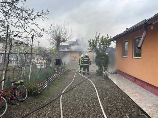 UPDATE - Puternic incendiu în judeţul Cluj – Ard o vopsitorie auto şi o casă / Mai multe buletii, scoase de pompieri/ Două persoane, atac de panică - VIDEO