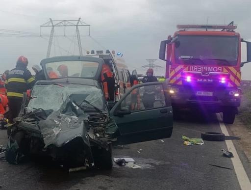 Constanţa: O persoană a murit şi alte trei au fost rănite în urma unui accident petrecut în zona Gura Dobrogei / Traficul rutier este blocat pe ambele sensuri 