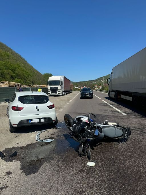 Trei persoane, rănite într-un accident rutier produs pe Valea Oltului - FOTO
