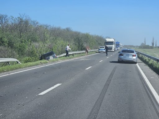 UPDATE - Trafic rutier blocat pe drumul naţional 6, in judeţul Dolj, din cauza unui accident rutier / Patru persoane au avut nevoie de îngrijiri medicale 
