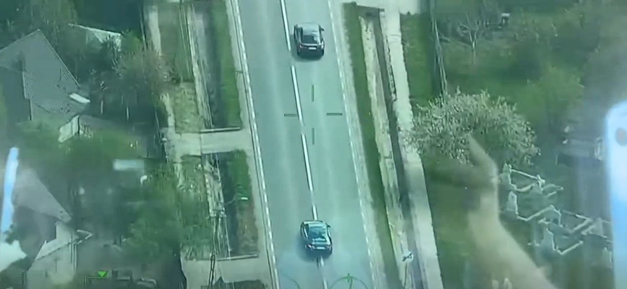 Cluj: Amenzi de mii de lei unor şoferi filmaţi din aer, în timp dulce conduceau agresiv. Unul dintre ei a făcut patru depăşiri în patru minute - VIDEO
