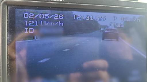 Timiş: Şofer prins în timp ce circula cu peste 200km/oră pe un drum naţional/ A rămas fără permis pentru 4 luni - FOTO
