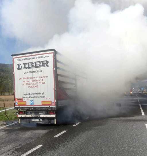 Caraş Severin - Un autotren a luat foc pe DN 6, între Armeniş şi Teregova - FOTO