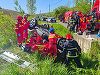 Şase persoane au fost rănite, din care una foarte gravă, într-un accident rutier în judeţul Mureş, unde un autoturism s-a răsturnat. Traficul rutier în zonă a fost blocat, iar răniţii au fost transportaţi la UPU SMURD Târgu Mureş - VIDEO, FOTO