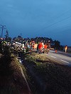 UPDATE - Un TIR şi un autoturism s-au ciocnit pe DN 66, în judeţul Gorj/ Autotrenul s-a răsturnat după ce maşina l-a lovit şi un cauciuc s-a dezumflat/ Şoferul TIR-ului a murit, celălalt fiind grav rănit/ Traficul este deviat