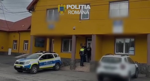 Braşov: Percheziţii într-un dosar în care reprezentanţi ai Primăriei Părău sunt suspectaţi că au renovat şi au atribuit ilegal imobile care aparţin instituţiei - VIDEO