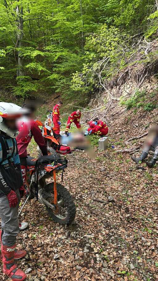 Bistriţa-Năsăud: Tânăr de 19 ani, care făcea enduro, mort după ce a căzut cu motocicleta într-o prăpastie
