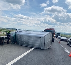Cluj: Accident pe autostrada A3, pe sensu spre Gilău, unde o autoutilitară s-a răsturnat
