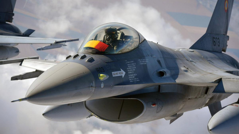O aeronavă F-16 a Forţelor Aeriene Române a doborât o dronă în spaţiul aerian estonian/ Drona a fost monitorizată încă dinainte de ora prânzului şi a căzut într-o zonă mlăştinoasă/ Mesajul ministrului Radu Miruţă - FOTO