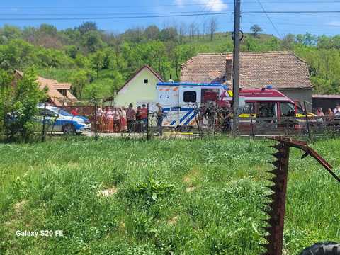 Încă o persoană, grav rănită în judeţul Sibiu după ce a fost târâtă de cal – Un bărbat de 58 de ani a suferit traumatisme cranio-cerebrale, toracice şi de bazin / A fost intubat şi este transportat cu un elicopter SMURD la Târgu Mureş