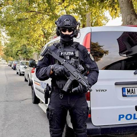 Focuri de armă trase de poliţişti la Babadag, pentru a aplana un conflict între mai multe persoane / Trupele Serviciului pentru Acţiuni Speciale, direcţionate la faţa locului