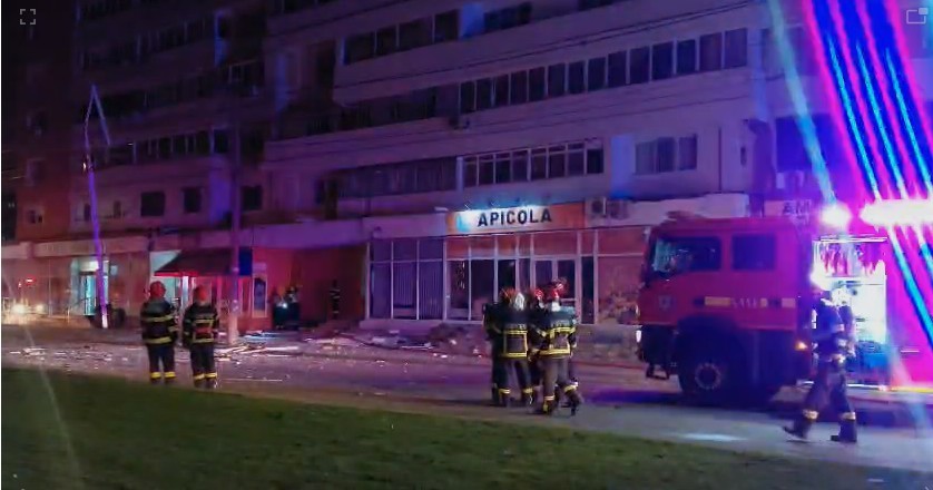 UPDATE - Dronă de tip Geran 2, de provenienţă rusească, prăbuşită pe un bloc din Galaţi. Explozie şi incendiu la un apartament / Două persoane, la spital / 12 cazuri de fragmente de drone căzute anul acesta / Reacţia MAE - FOTO, VIDEO
