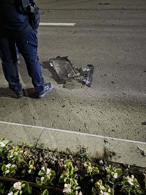 Dronă prăbuşită în Galaţi - Reprezentant ISU: Cele două persoane aflate la spital sunt locatarii apartamentului avariat. Au suferit arsuri minore când au trecut prin holul în care era incendiul
