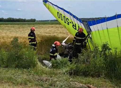 UPDATE - Un planor a aterizat forţat în judeţul Argeş / Mai multe echipaje, direcţionate la faţa locului / Un bărbat a fost rănit, dar este conştient - FOTO