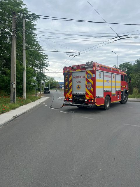 Situaţie de urgenţă în judeţul Sibiu, ca urmare a fisurării rezervorului GPL al unui autoturism care a alimentat la o staţie de carburanţi - FOTO