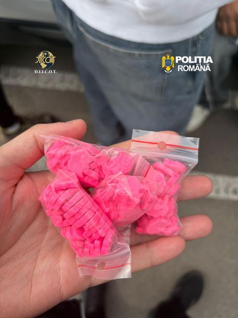 Reţea de traficanţi de droguri care vindeau la petreceri şi în cluburile din Bucureşti, destructurată / Gruparea viza clienţi ”tineri şi foarte tineri”, cu venituri peste medie, care frecventau evenimente de lux