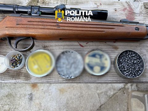 Suceava: Aproape 40 de percheziţii, într-un dosar privind nerespectarea regimului armelor, muniţiilor şi explozibililor/ Cinci persoane au fost reţinute/ Acuzaţii şi de braconaj cinegetic/ Arme introduse ilegal în România - FOTO