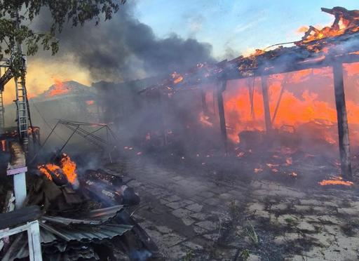 UPDATE - Incendiu la un complex de agrement şi alimentaţie publică din municipiul Iaşi/ Misiune a pompierilor în desfăşurare/ Din informaţiile de până acum, nu sunt victime/ Au ars corturi, baruri, o scenă deschisă şi elemente decorative - VIDEO