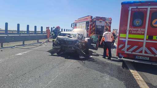 Accident pe autostrada A1, între Arad şi Timişoara/ Trei persoane au fost rănite - FOTO
