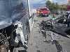 Argeş: Trei adulţi şi un copil, răniţi într-un accident petrecut în comuna Bascov, în care au fost implicate un autoturism şi un autotren/ Răniţii sunt transportaţi la spital/ Traficul rutier, blocat în ambele direcţii - FOTO