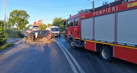 UPDATE - Accident în judeţul Giurgiu – Două persoane au fost rănite / Victimele, transportate la spitale din Capitală, una dintre ele cu elicopterul SMURD - FOTO