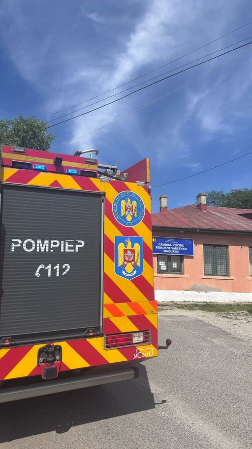Incendiu la un cămin de vârstnici din Singureni, judeţul Giurgiu/ Peste 40 de beneficiari şi angajaţi au ieşit din clădire/ O persoană, evaluată medical după un atac de panică/ Focul, care ardea mocnit, provocat de un scurtcircuit la un televizor