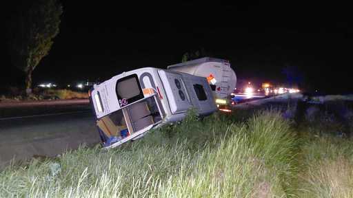 Accident grav în Neamţ, provocat de un tânăr de 18 ani aflat la volanul unei autoutilitare - 8 persoane au fost rănite - FOTO