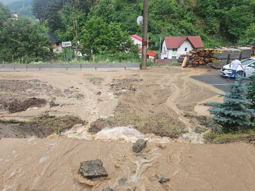 Alba: Circulaţie alternativă, pe un singur fir al DN 67C, la Căpâlna, din cauza aluviunilor aduse de ploaie