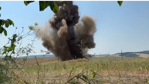 Fragmente de dronă, găsite într-o localitate din Tulcea / Specialiştii au confirmat că acestea aveau o încărcătură explozivă / Fragmentele au fost detonate în siguranţă - FOTO, VIDEO