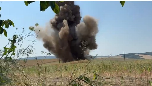 Fragmente de dronă, găsite într-o localitate din Tulcea / Specialiştii au confirmat că acestea aveau o încărcătură explozivă / Fragmentele au fost detonate în siguranţă - FOTO, VIDEO