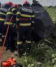 Două femei au murit, iar doi copii au fost răniţi după ce o maşină a fost lovită de tren în Ialomiţa / Starea unuia dintre cei doi copii, scos inconştient dintre fiarele contorsionate ale autoturismului, s-a agravat, fiind supus manevrelor de resuscitare
