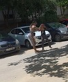 UPDATE - Constanţa: Anchetă a poliţiştilor după ce o femeie şi-a agresat fiica pe stradă / Scenele au fost filmate şi au ajuns în online / Femeia şi fiica sa au fost identificate / Toţi copiii femeii, preluaţi de bunica paternă