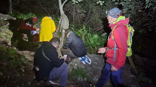 Turişti maghiari salvaţi noaptea trecută din Masivul Retezat de o echipă de salvamontişti din Hunedoara/ Drumeţii erau epuizaţi, deshidrataţi, fără sursă de lumină şi echipaţi necorespunzător