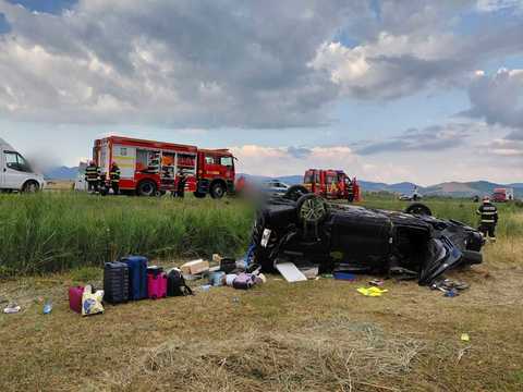 Accident pe DN 1 Cluj-Napoca - Oradea, în apropierea localităţii Huedin - Cinci persoane au fost rănite. Traficul este oprit - FOTO