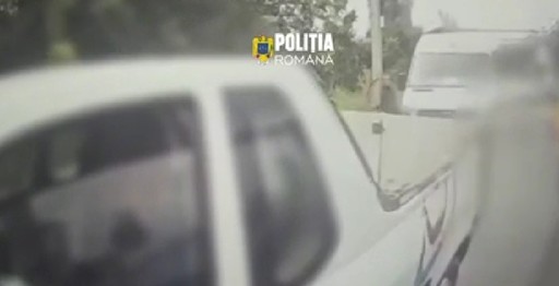 Bărbat căruia i s-a făcut rău în maşină, într-o zonă industrială greu accesibilă din Sectorul 3, salvat după coordonarea mai multor instituţii / Soţia bărbatului a sunat la 112/ Victima, găsită conştientă, dar fără posibilitatea de a comunica - VIDEO