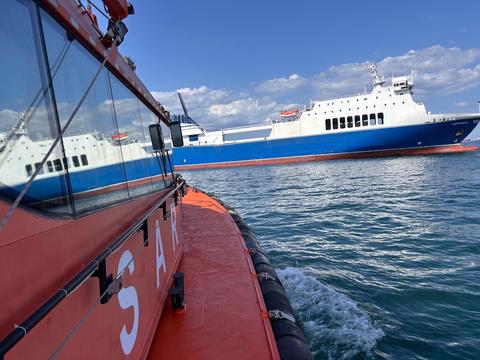 Marinar turc cu probleme medicale, preluat de un echipaj ARSVOM de la bordul unei nave aflată în zona de ancoraj a Portului Constanţa

