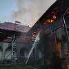 UPDATE - Neamţ - Incendiu puternic la Mănăstirea Bisericani. Pornit de la o chilie, focul s-a extins la o clădire cu o suprafaţă de 400 de metri pătraţi / Într-o încăpere a fost găsită o persoană carbonizată - FOTO