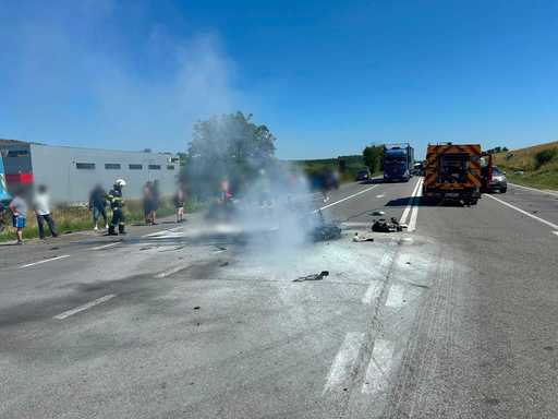 UPDATE - Cluj: O motocicletă şi un camion, implicate într-un accident pe DN 1/ După impact, motocicleta a luat foc/ Motociclistul, găsit cu arsuri, fără semne vitale, a fost declarat decedat/ Traficul, blocat