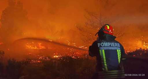 Pompierii români dislocaţi în Grecia au intervenit la un incendiu de vegetaţie şi fond forestier din regiunea Attica
