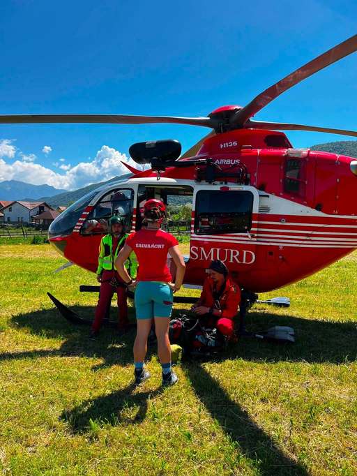 Intervenţii ale elicopterului SMURD pentru salvarea a doi turişti în Parcul Naţional Piatra Craiului / Unul dintre ei, un tânăr de 16 ani, avea un traumatism la piciorul drept şi nu se mai putea deplasa