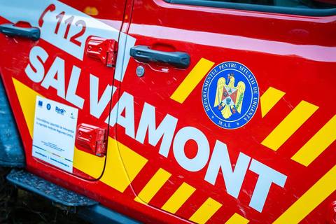 Salvamont Prahova a înregistrat cea de-a opta victimă din acest an – Un bărbat de 69 de ani care a făcut infarct când se afla la cules afine / Operaţiunea pentru coborârea trupului