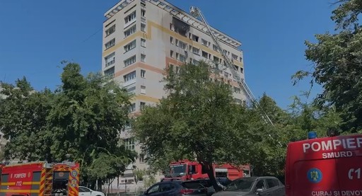 UPDATE - Incendiu într-un apartament situat la etajul 10 al unui bloc din Sectorul 3 al Capitalei/ Au fost constituite echipe de căutare-salvare pentru a verifica spaţiile/ 45 de persoane au ieşit din clădire/ Nu sunt victime - VIDEO